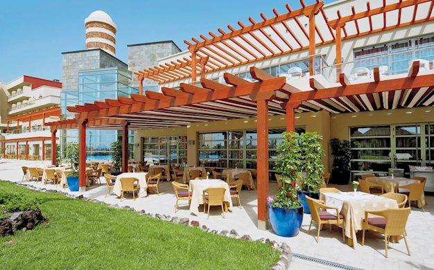 Grasveldbij het Elba Carlota Beach and Convention Resort in Caleta De Fuste, Canarische Eilanden foto 2