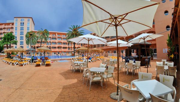 Zwembadzijde bij Bahia Tropical Hotel in Almunecar, Spanje foto 3