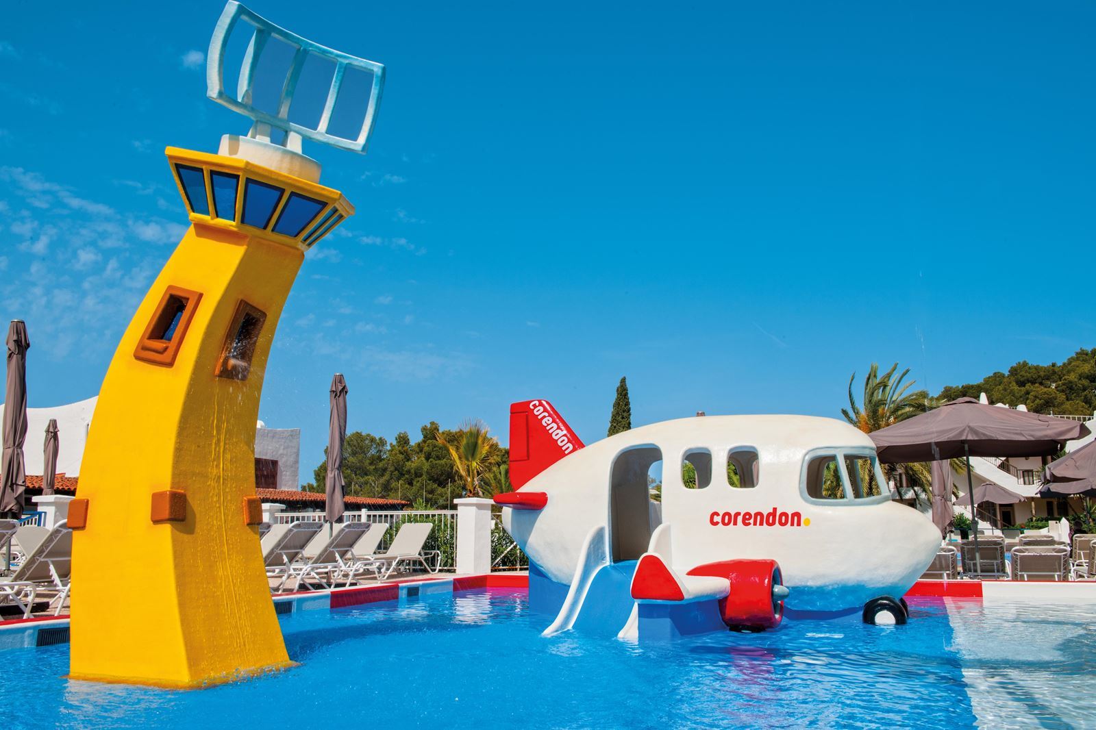 Zwembad met glijbanen van Marble Stella Maris Ibiza Hotel in Sant Antoni de Portmany, Spanje foto 2