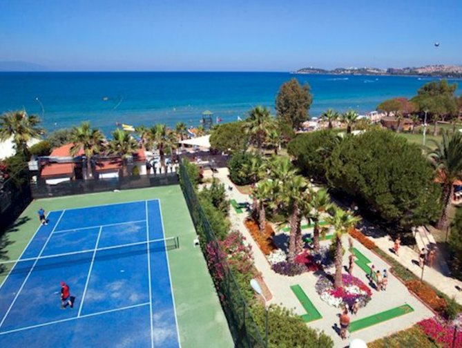 Zone voor gamen bij Batihan Beach Spa & Resort in Kusadasi, Turkije foto 3