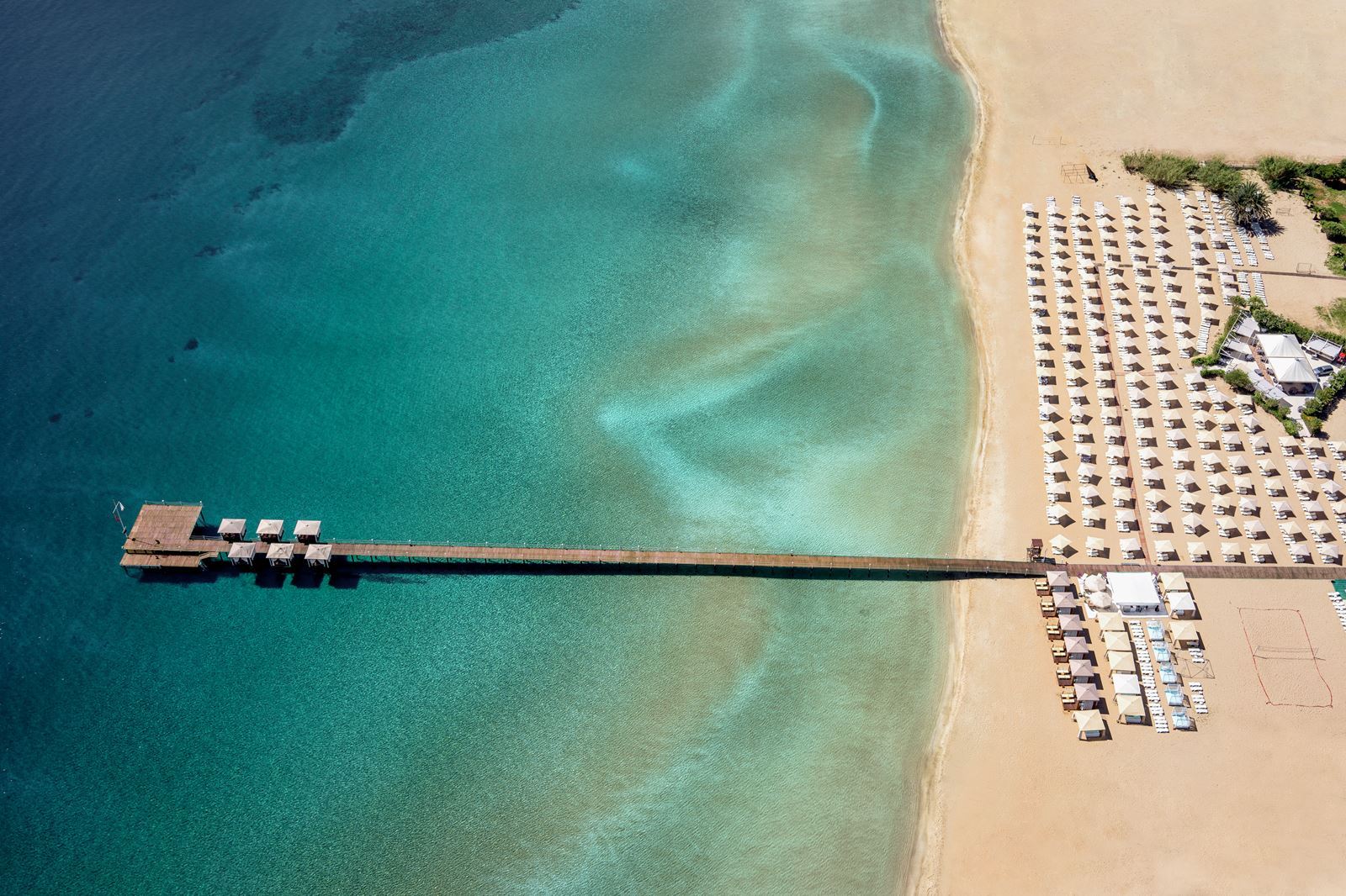 Strand bij Topset Hotel in Kyrenia, Cyprus foto 1
