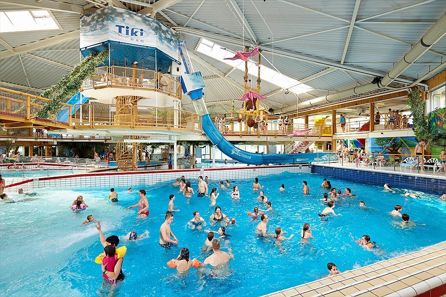 Zwembad van Vakantiepark Duinrel Hotel in Wassenaar, Nederland foto 2