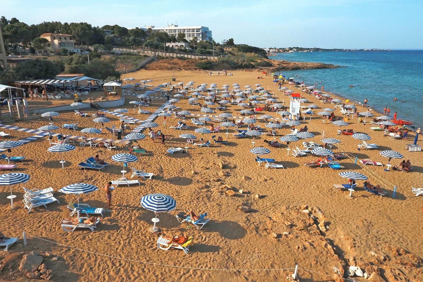 Strand bij Club Eloro Hotel in Noto, Italië foto 2