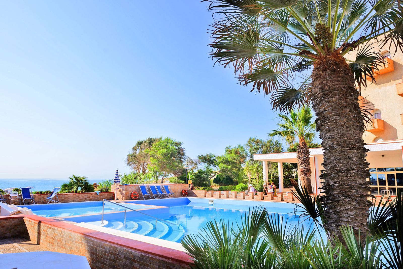 Zwembad van Club Eloro Hotel in Noto, Italië foto 1