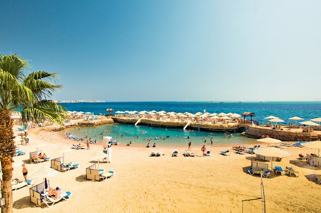 Strand bij Sunrise Marina Resort in Port Ghalib, Egypte foto 4