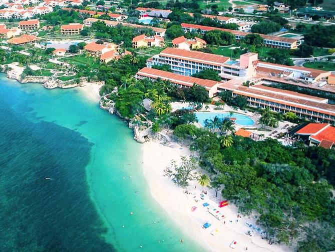 Buitenzijde van het strand bij het Club Amigo Atlantico Hotel in Guardalavaca, Cuba foto 2
