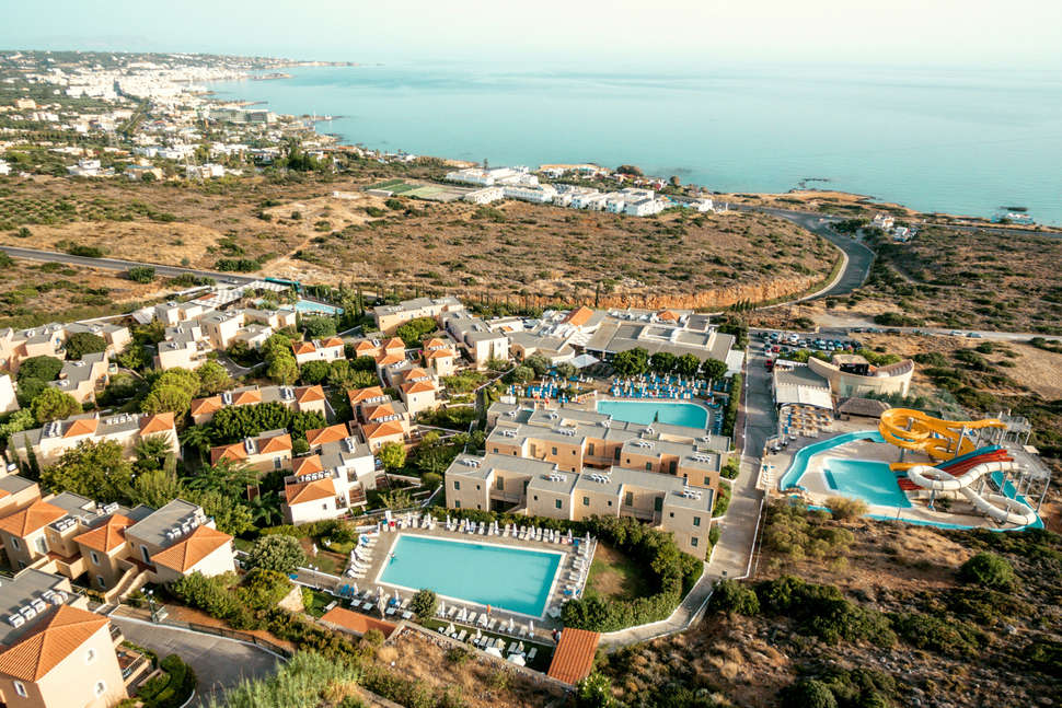 Buitenkant van The Village Resort Hotel in Chersonissos, Griekenland foto 1