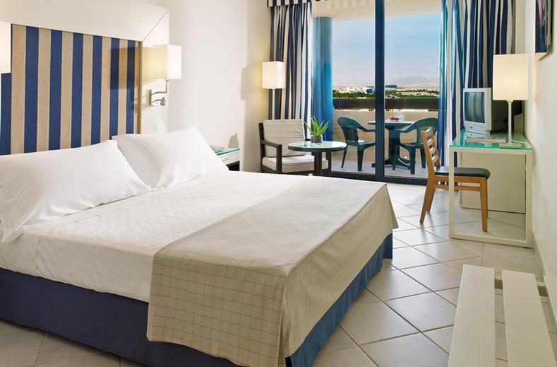 Zwembad van Las Marismas de Corralejo Hotel in Corralejo, Spanje foto 1