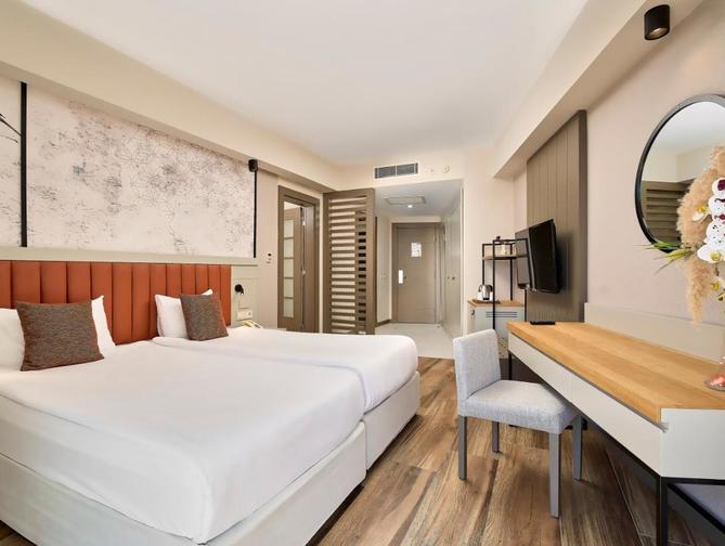 Hotelkamer in Seaden Sea Planet Resort & Spa in Kızılot, Turkije foto 3.