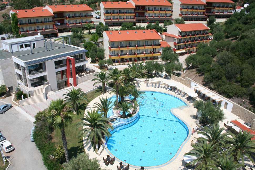 Zwembad van Lagomandra & Spa Hotel in Elia Beach, Griekenland foto 1