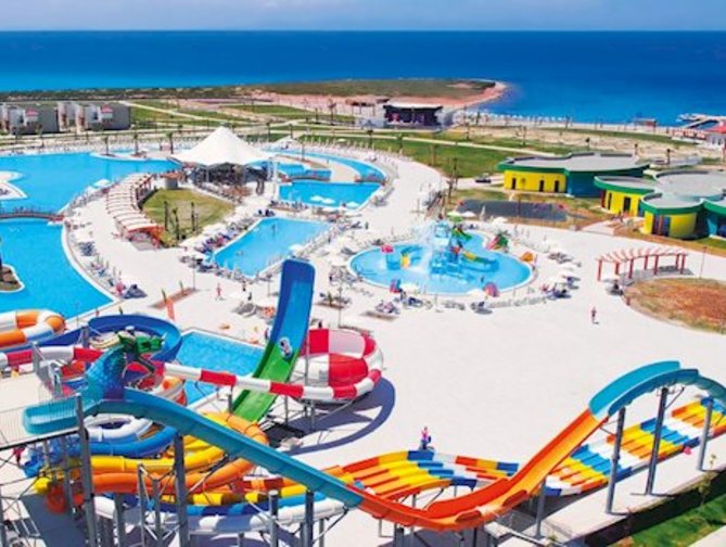 Zwembad met glijbanen van Aquasis Deluxe Spa & Resort in Didim, Turkije foto 3