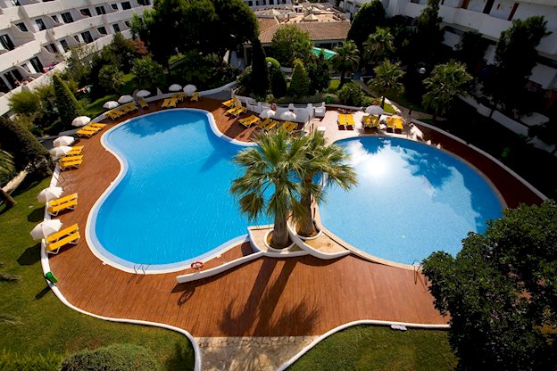 Zwembad van Martha's Aparthotel Hotel in Cala d'Or, Spanje foto 1