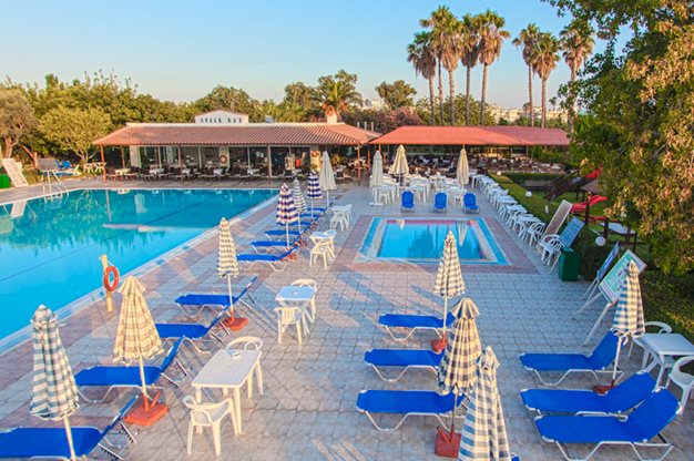 Zwembadzijde bij Continental Palace Hotel in Kos-Stad, Griekenland foto 3