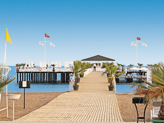 Grasveld bij het Delphin Imperial Hotel in Lara, Turkije foto 3