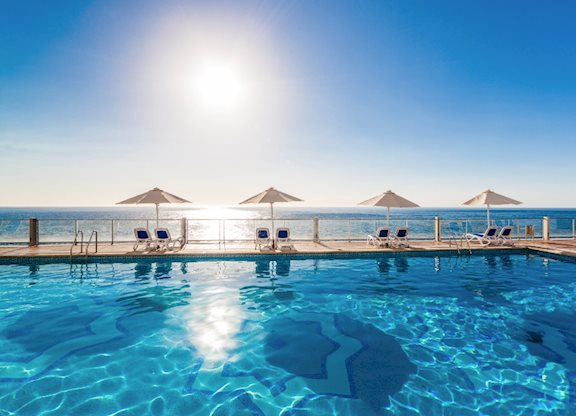 Zwembad van Globales America Hotel in Calas De Mallorca, Spanje foto 1