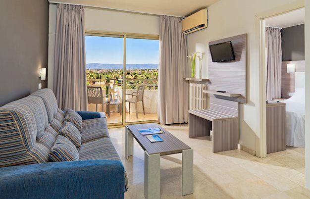 Hotelkamer in H10 Cambrils Playa Hotel in Cambrils, Spanje foto 3