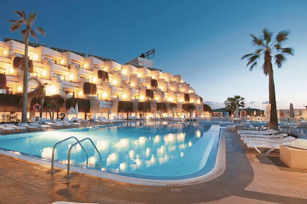 Zwembad van Alexandre Gala Hotel in Playa De Las Americas, Spanje foto 1