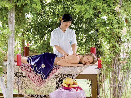 Zwembadzijde bij Titan Garden Hotel in Konaklı, Turkije foto 3