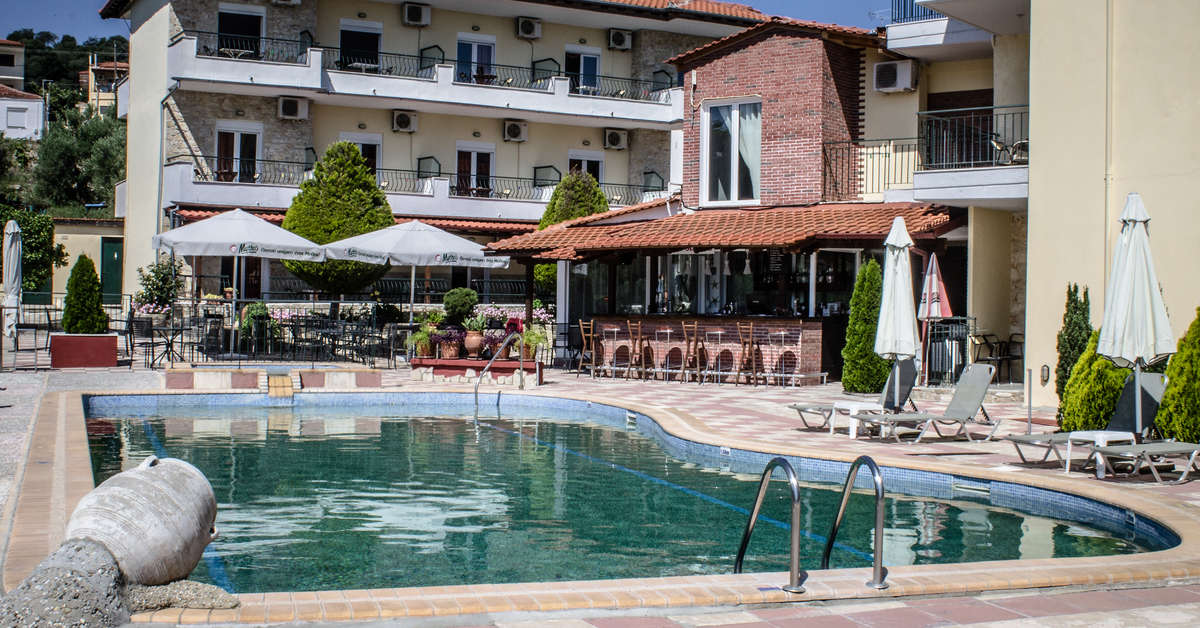 Zwembad van Ilios Hotel in Kriopigi, Griekenland foto 2