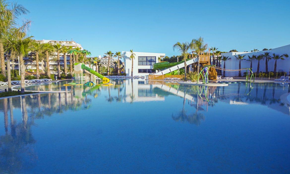 Zwembad van Alannia Hotel Salou, Spanje foto 2