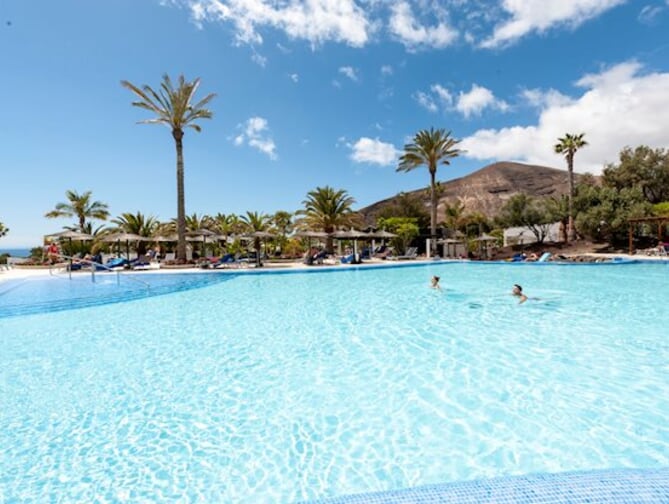 4**** Allsun Esquinzo Beach Resort | Vakantiedeal!