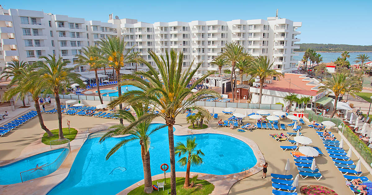 Zwembad van Aparthotel Playa Dorada Hotel Sa Coma, Spanje foto 1