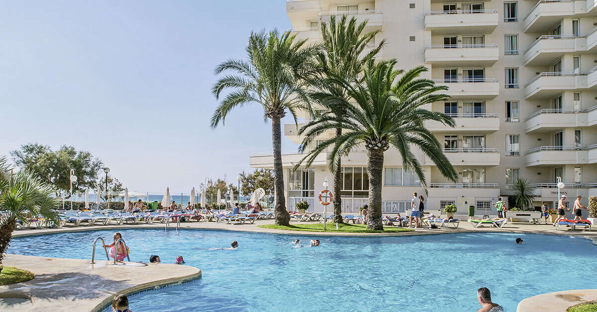 Zwembad van Aparthotel Playa Dorada Hotel Sa Coma, Spanje foto 2