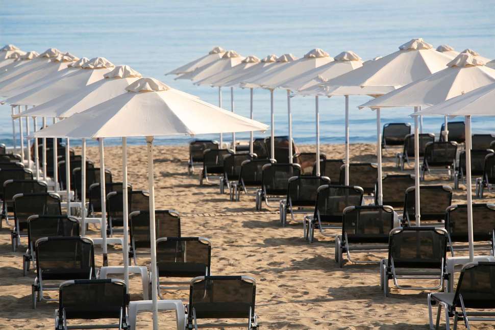 Zee en strand bij het Aquila Porto Hotel in Rethymnon, Griekenland foto 3