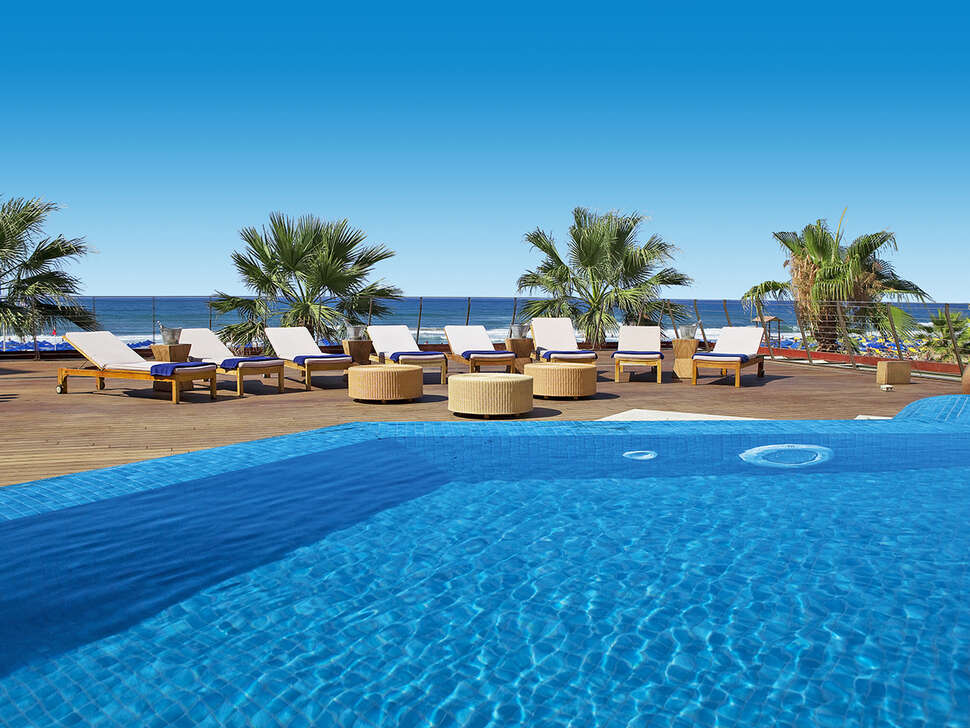 Zwembadzijde bij Aquila Porto Hotel in Rethymnon, Griekenland foto 2