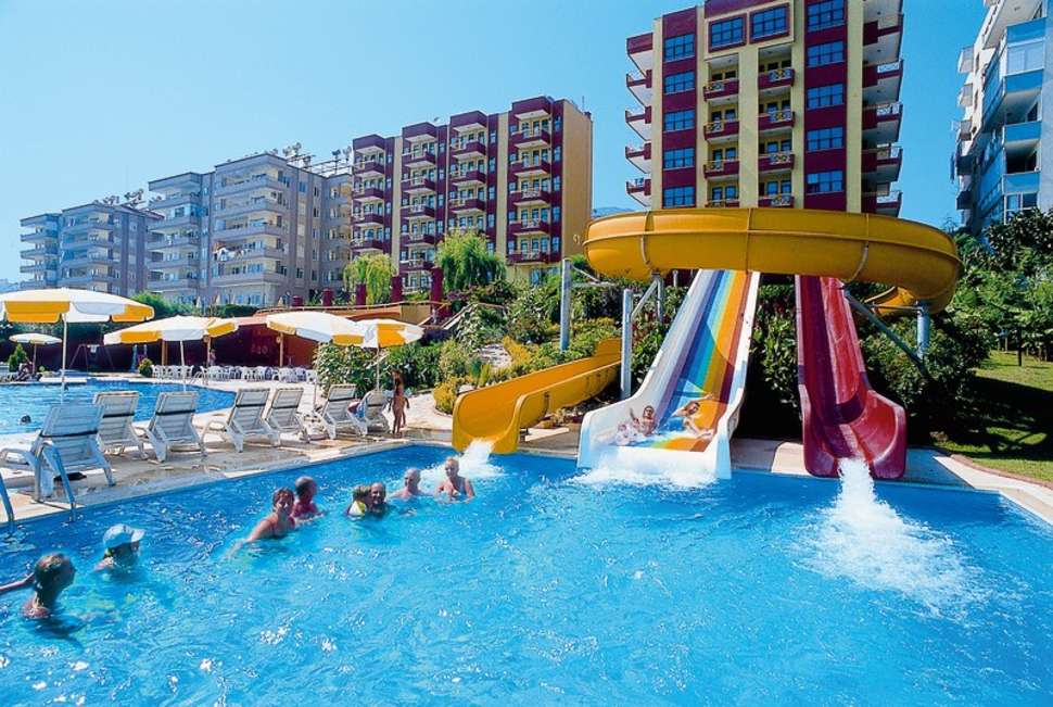 Zwembad met glijbanen van Ark Suite Hotel in Alanya, Turkije foto 2