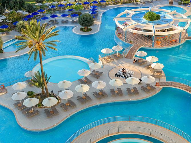 Zwembad van Atrium Platinum Resort in Ixia,  Griekenland foto 1