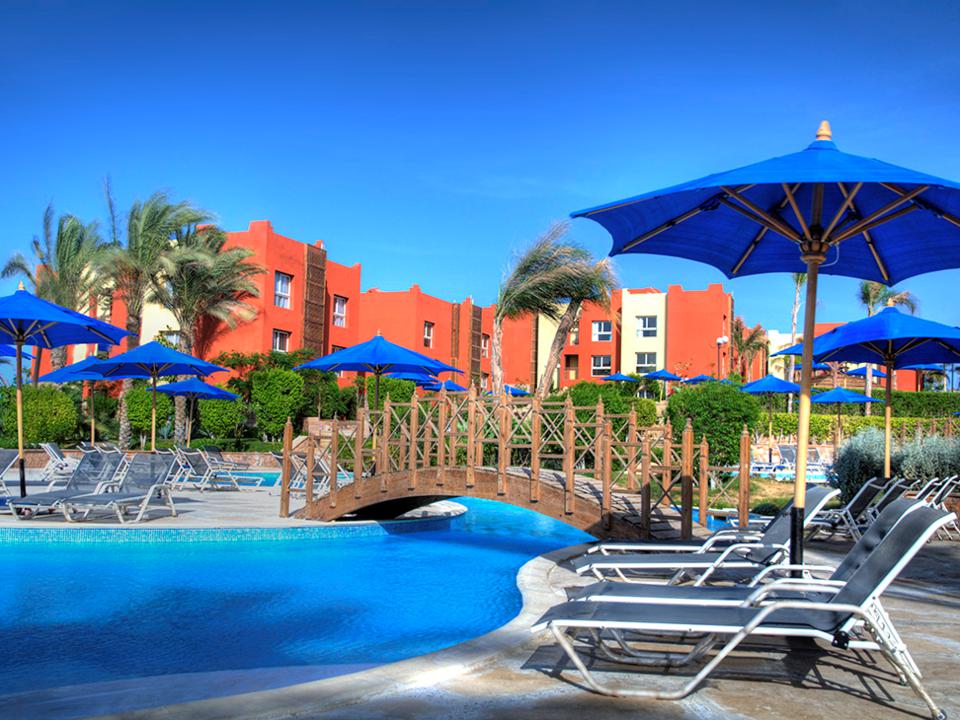 Zwembadzijde bij Aurora Bay Resort in Marsa Alam, Egypte foto 2