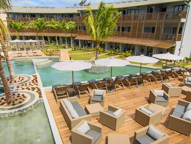 Zwembadzijde bij Be Cosy Apart Hotel in Trou aux Biches, Mauritius foto 2