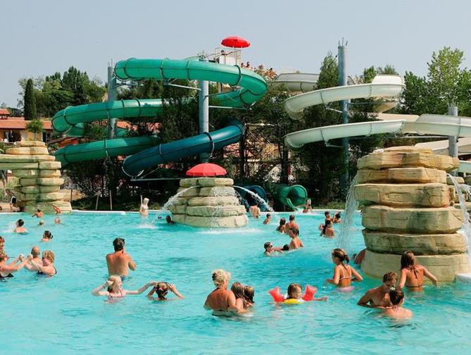 Zwembad van Piani di Clodia Hotel in Lazise, Italië foto 2