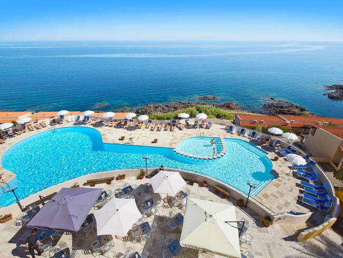 Zwembad van Village Resort in Castelsardo, Italie foto 3