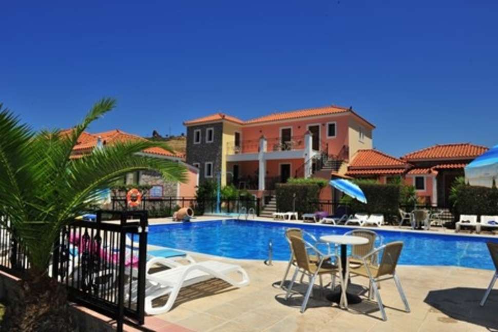 Zwembad van Christina's Gardens Hotel in Anaxos, Griekenland foto 3