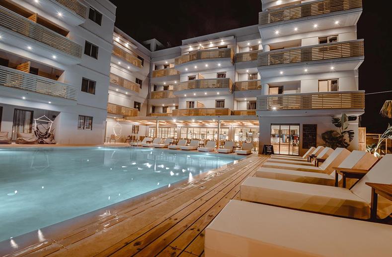 Zwembad van Cooks Club Hersonissos Hotel in Chersonissos, Griekenland foto 1