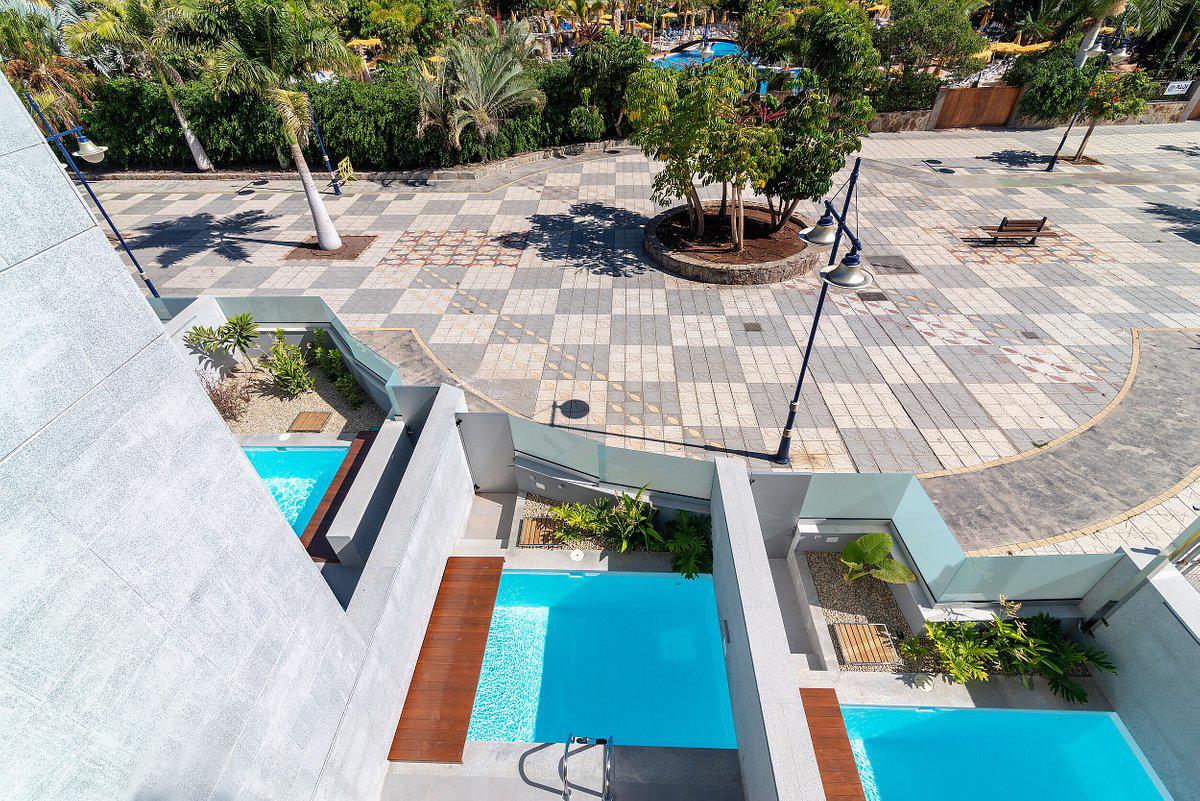 Terrasbij het Cordial Mogan Playa in Puerto de Mogán, Spanje foto 3