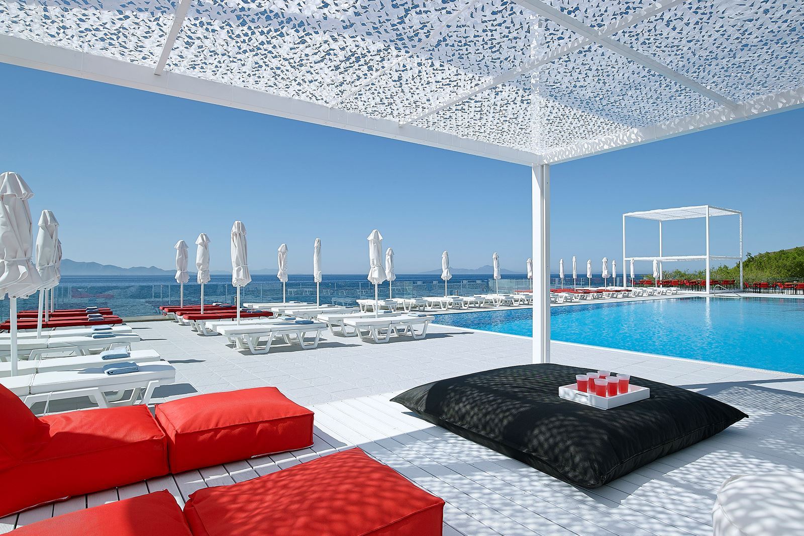 Zwembadzijde bij Dimitra Beach Hotel in Agios Fokas, Griekenland foto 2