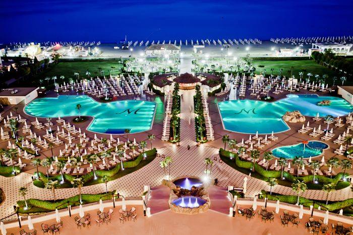Zwembad van Majestic Beach Resort in Zonnestrand Sunny Beach,  Bulgarije foto 1