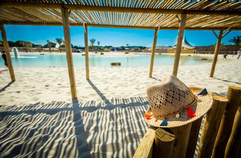 Strand bij Domaine De La Dragonniere Hotel in Vias, Frankrijk foto 1