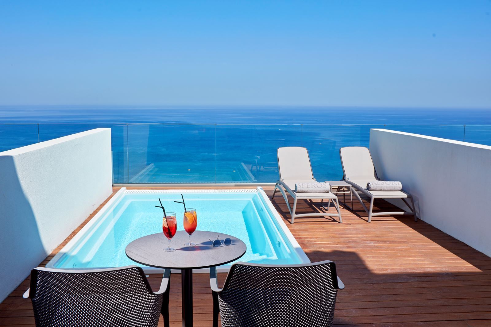 Zwembadzijdebij Esperos Village Blue & Spa Hotel in Faliraki, Griekenland foto 1