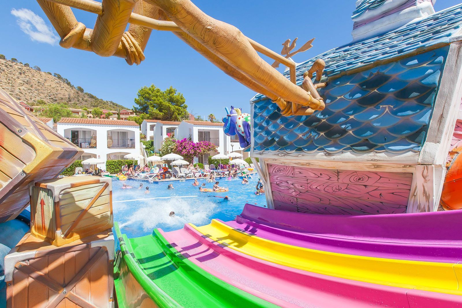 Zwembad met glijbanen van Fergus Club Europa Hotel in Paguera, Spanje foto 1