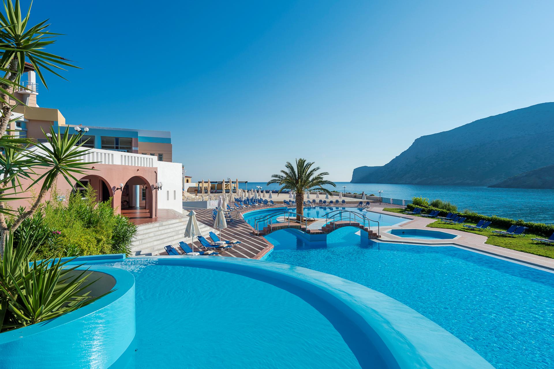 Zwembad van Beach Resort in Fodele, Griekenland foto 1