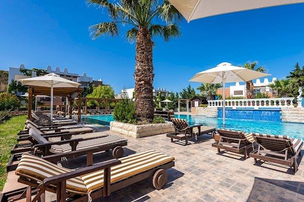 Zwembad met glijbanen van Gaia Royal Hotel in Mastichari, Griekenland foto 3