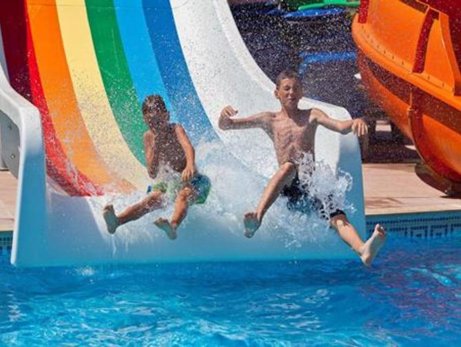 Zwembad met glijbanen van Green Nature Resort & Spa in Marmaris, Turkije foto 2