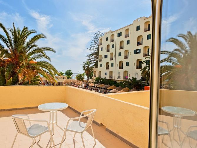 Terras bij het Hopps Hotel in Mazara Del Vallo, Italie foto 3