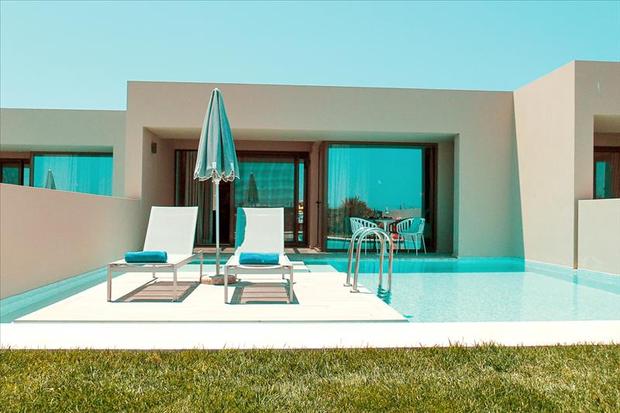 Zwembad met glijbanen van Astir Odysseus Resort by Tigaki, Griekenland foto 2