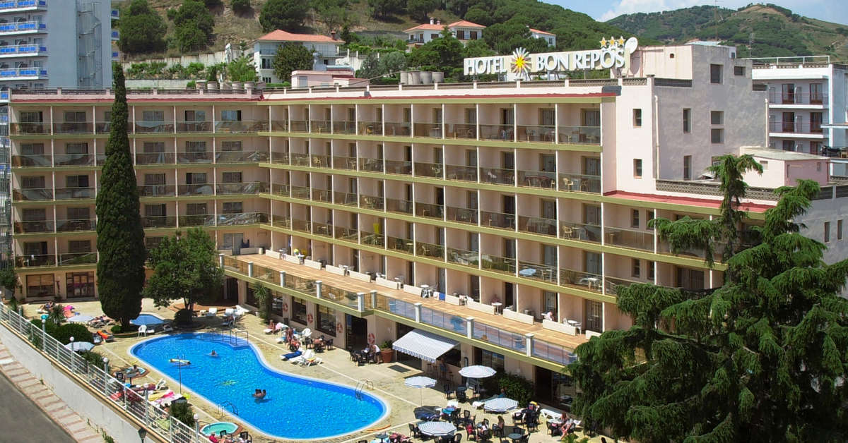Zwembadzijde bij Bon Repos Hotel in Calella, Spanje foto 1