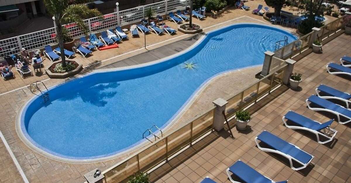 Zwembadzijde bij Bon Repos Hotel in Calella, Spanje foto 2